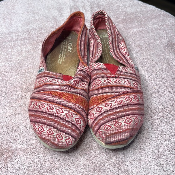 Tom’s slip on flats - Picture 2 of 7